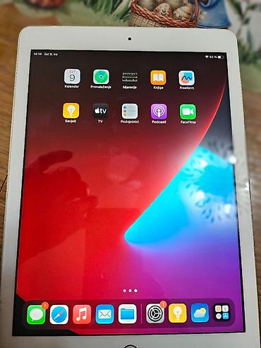 Apple: Apple iPad 9.7” sa Touch ID Ipad 5 generacija baterija odlicn a sa sim — 8