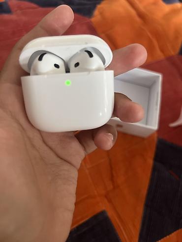 micro 43: Беспроводные наушники-вкладыши, Apple, AirPods 4, Новый — 1