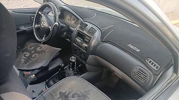Унаа сатуу: Mazda 323: 2002 г., 1.3 л, Кол менен иштөөчү, Бензин, Универсал — 4