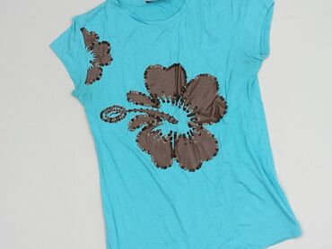 Niebieski T-shirt damski z krótkim rękawem, ozdobiony aplikacją w