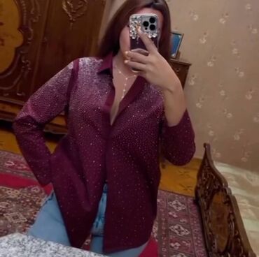 Qadın ayaqqabıları: 1.Köynək yenidir 35 AZN alınıb 15 AZN m ölçü 2.Köynək yeni m ölçü