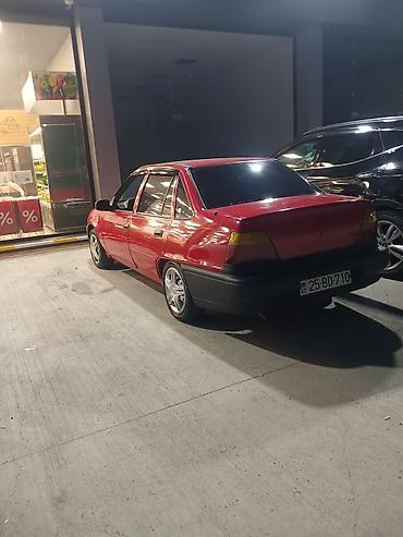 daewoo nexia 2005: Qırmızı rəngli Daewoo Nexia sedan. Avtomobil 4 qapılı kuzova — 5