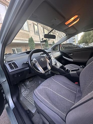 экономия бензин: Toyota Prius: 2014 г., 1.8 л, Вариатор, Гибрид, Хэтчбэк — 6