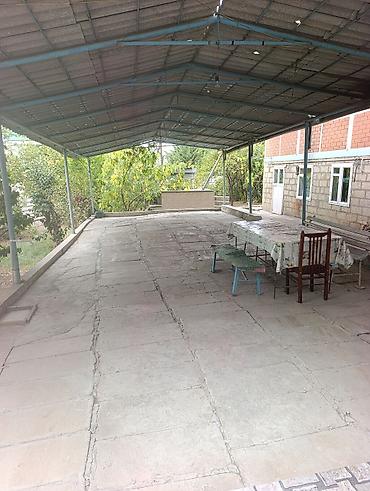 sumqayitda ev: Şamaxı Rayonuda şeherin merkezinde 6 sot torpaqın içinde 2 mertebeli — 5