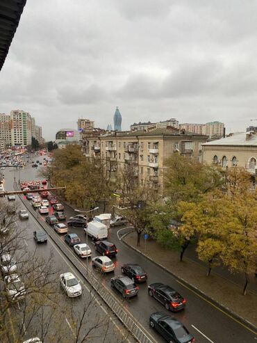 Uzunmüddətli kirayə mənzillər: Nərimanov metrosuna yaxın 5 mertebeli binanın 5-ci mərtəbəsində — 17