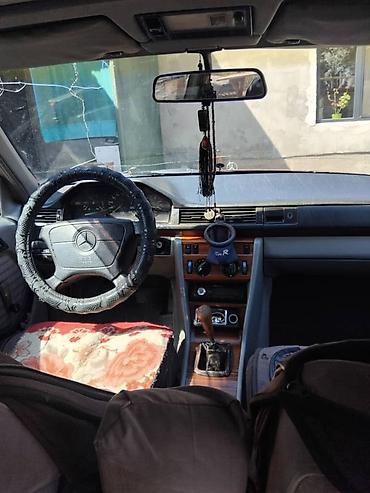 Унаа сатуу: Mercedes-Benz W124: 1993 г., 3 л, Кол менен иштөөчү, Дизель, Седан — 4