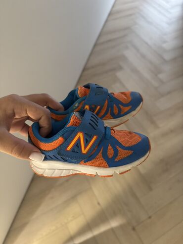 черные школьные юбки: Кроссовки от new balance 
Состояние отличное 
Оригинал