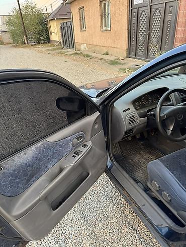 Унаа сатуу: Mazda 323: 1999 г., 1.6 л, Кол менен иштөөчү, Бензин, Седан — 8