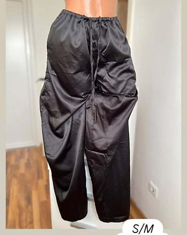 satenski kompleti: Satenske pantalone širokog kroja u crnoj boji. Visok struk sa — 1