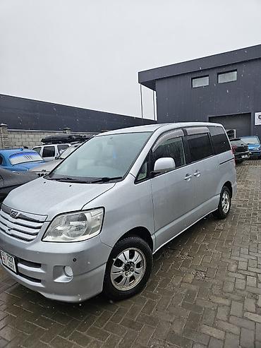 Toyota: Toyota Noah: 2003 г., 2 л, Автомат, Бензин, Минивэн — 2