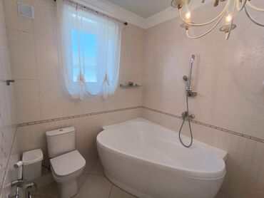 Долгосрочная аренда домов: 350 м², 7 комнат, Балкон застеклен, Кондиционер, Бронированные двери at lalafo.kg — 19 Долгосрочная аренда домов: 350 м², 7 комнат, Балкон застеклен, Кондиционер, Бронированные двери — 19