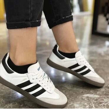 Patike: Adidas Samba patike

Novo
Brojevi 36 do 41

fb Moja Kupovina 1 — 3