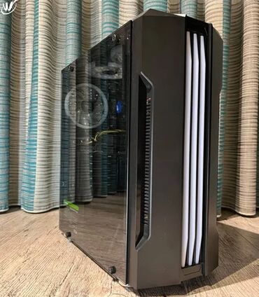 Monitorlar: Gaming Case önündeki 3 xətt rgb işiqlandirmalidir sadəcə case satılır