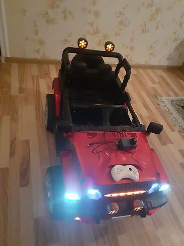 kiçik maşınlar: Uşaq üçün elektrikli off-road maşın - Rəng: qırmızı/qara, Jeep — 1