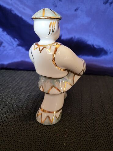 Figure: Figura,ili drzac nov za jaje cuvarkucu,Zajecar porcelan,rucno — 10