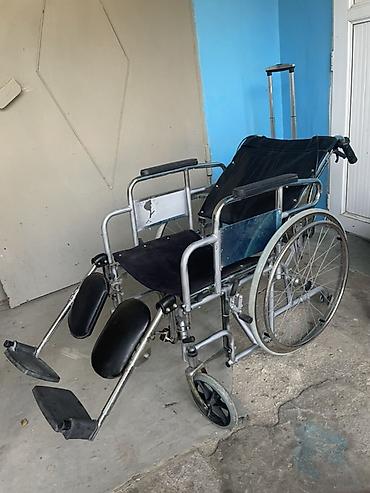 servis arabasi: Mexaniki əlil arabası - Möhkəm metal karkas, geniş oturacaq və arxa — 1