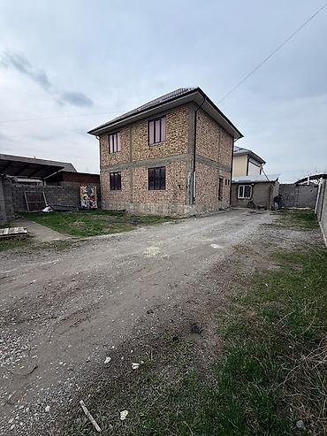 Продажа коттеджей и домов: Продаётся двухэтажный кирпичный дом с участком и хозяйственными — 1