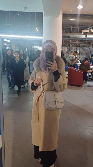 пошиф чехлов: Женское зимнее пальто с меховым воротником + сумка через плечо -