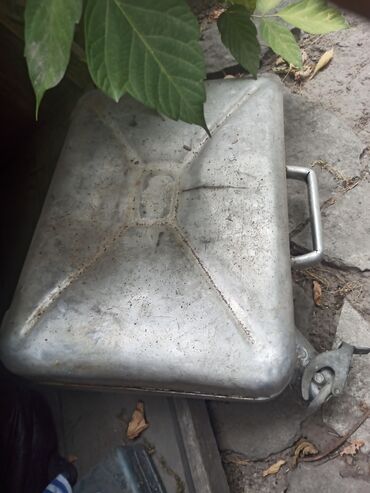 продаю банку: Канистр