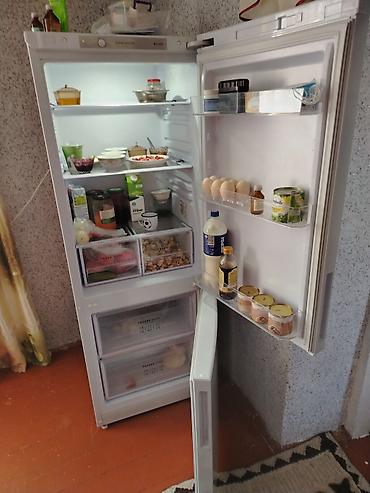 mini refrigerator: Холодильник двухкамерный с нижней морозильной камерой. Основные — 1