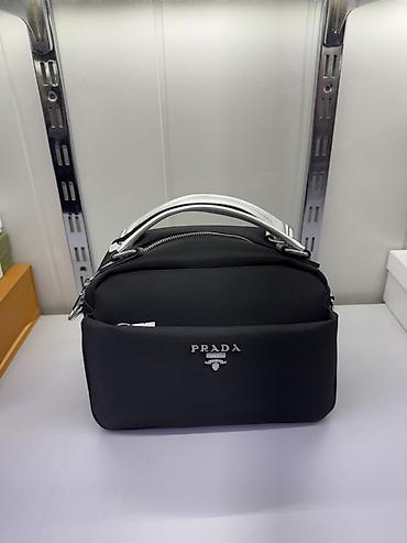 Классические сумки: Сумка Prada, компактная модель в минималистичном стиле. - Цвет — 3