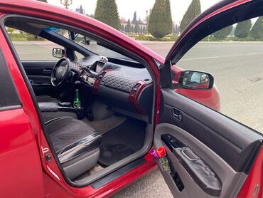 Toyota: Toyota Prius (ikinci nəsil) – hibrid hetçbek - Rəng: qırmızı - Kuzov — 15