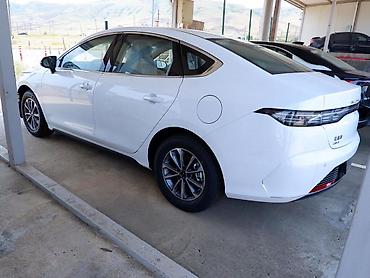 star stop: BYD Qin Plus: 1.5 l | 2025 il 50 km Sedan — 3