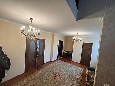 Продажа коттеджей и домов: Продаётся 2-этажный дом с жилым цокольным этажом. В жм Кок-Жар . 📍 — 8