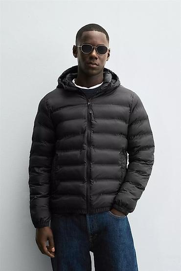 Куртка Zara - Прямой силуэт с горизонтальной стёжкой - Тёплый капюшон at lalafo.kg Куртка Zara - Прямой силуэт с горизонтальной стёжкой - Тёплый капюшон