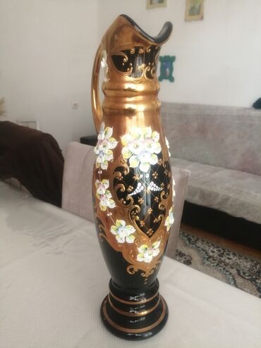 Qrafinlər və səhənglər: Dolca guldan Qabı