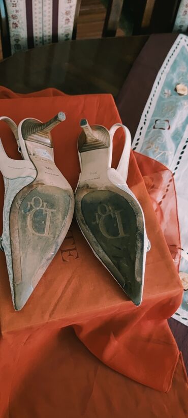 Salonke: Salonke, Dior, 37.5 — 11