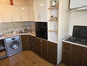 Uzunmüddətli kirayə mənzillər: 9-cu mikrorayon, 85 nömrəli marşrutun dayanacağının düz yanında,9 — 4