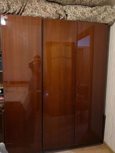 Pufiklər: İşlənmiş, Açılan, 3 qapılı Düz dolab, Stenka, Belarusiya