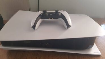 devil may cry 5: I am selling this playstation 5 in a very perfect condition.I recently