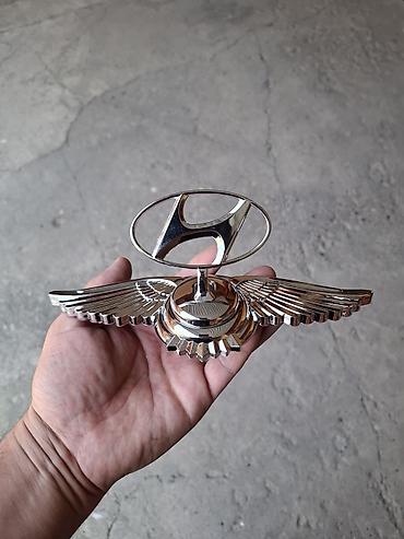 Другие комплектующие: Эмблема для капота.
Hyundai.
Материал Пластмасса — 1