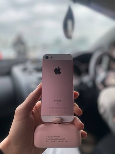 Apple iPhone: IPhone SE, Б/у, 32 ГБ, Розовый, Зарядное устройство, Чехол