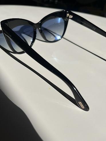 dobar dan italijanski: Tom Ford ženske sunčane naočare – model Nika TF523 01W - Ikoničan — 2