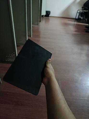 samsung tab a9: Planşet – nazik metal gövdə, tünd boz rəng - Təxmini 10–11 düym tam — 1