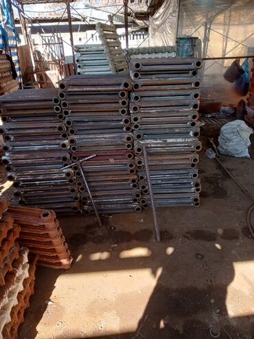 Радиаторы: Секции чугунных радиаторов отопления в большом количестве. Подходят — 13