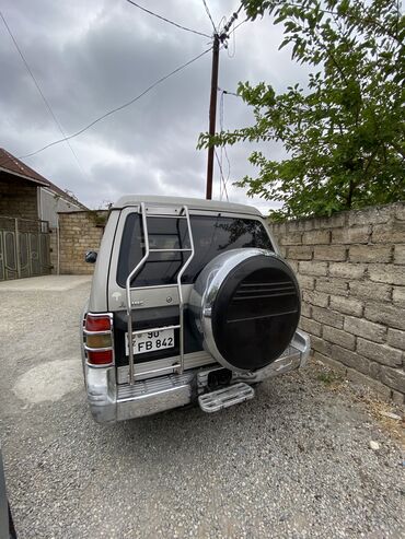 Mitsubishi: Mitsubishi Pajero: 2.5 l | 1992 il 350000 km Ofrouder/SUV — 4