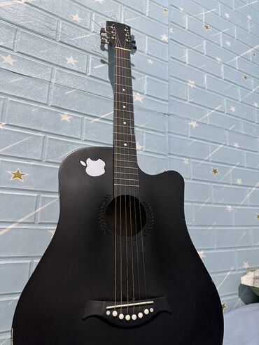 Гитары: Акустическая гитара, корпус формы дредноут с вырезом (cutaway) для at lalafo.kg Гитары: Акустическая гитара, корпус формы дредноут с вырезом (cutaway) для