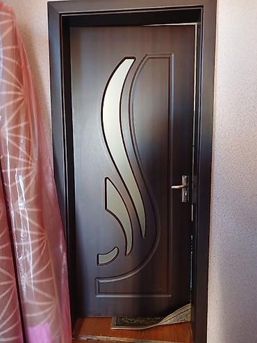 Qapılar və aksessuarlar: - Məhsul: Daxili otaq qapısı - Material: Ağac əsaslı (MDF/laminat — 3