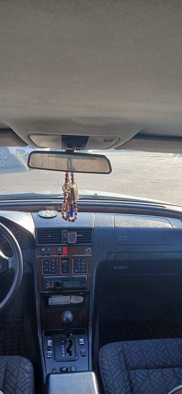 Mercedes-Benz: Mercedes-Benz C-Class (W202) sedan - Kuzov: 4 qapılı sedan, gümüşü — 12