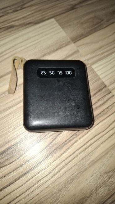 клемма аккумулятора: Компактный и ёмкий повербанк на 20000 mAh помещается в кармане есть 4
