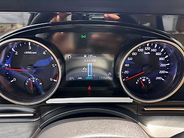 Kia: Kia Carnival: 2021 г., Минивэн — 17