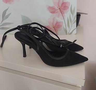 cipele za ples: Crne elegantne salonke sa tankom štiklom i kaišićima oko zgloba. - — 4
