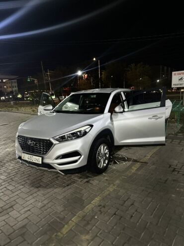 купить авто в бишкеке дешево: Стильный серебристый внедорожник Hyundai Tucson с современным дизайном