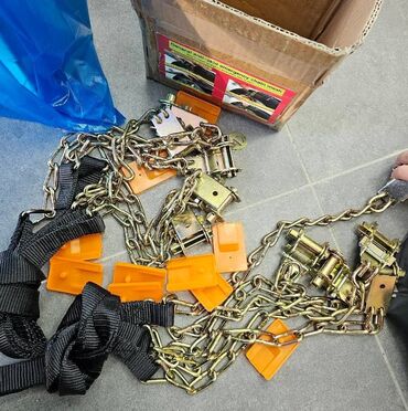Auto oprema: Lanci za Sneg set 8 kom Cena: 5900din Napravljen od materijala od — 5