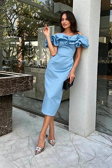 helanke tri četvrt: Elegantna midi haljina sa karnerima na ramenima
1999 din
S M L — 5