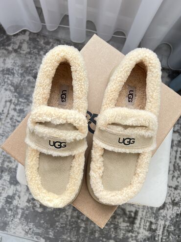 Угги: Угги, 37, UGG, Новый, цвет - Бежевый, Самовывоз, Бесплатная доставка